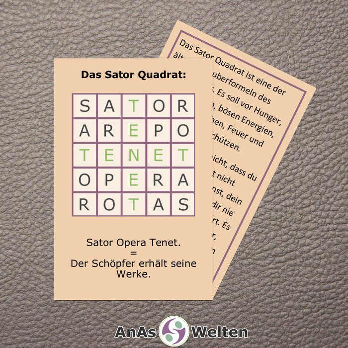 Eine Karte in Visitenkartengröße, auf der das Sator-Quadrat-Abgebildet ist. Auf der Rückseite ist eine Erklärung.