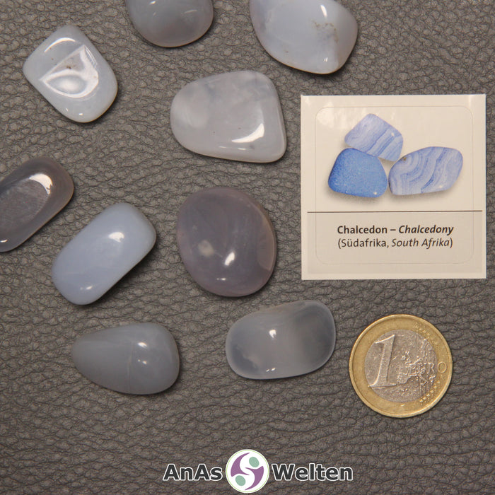 Blauer Chalcedon Trommelstein mit Sticker