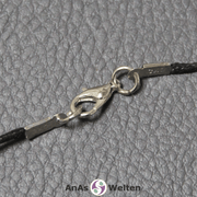 Der Karabinerverschluss der Stift Anhänger klein Kette.