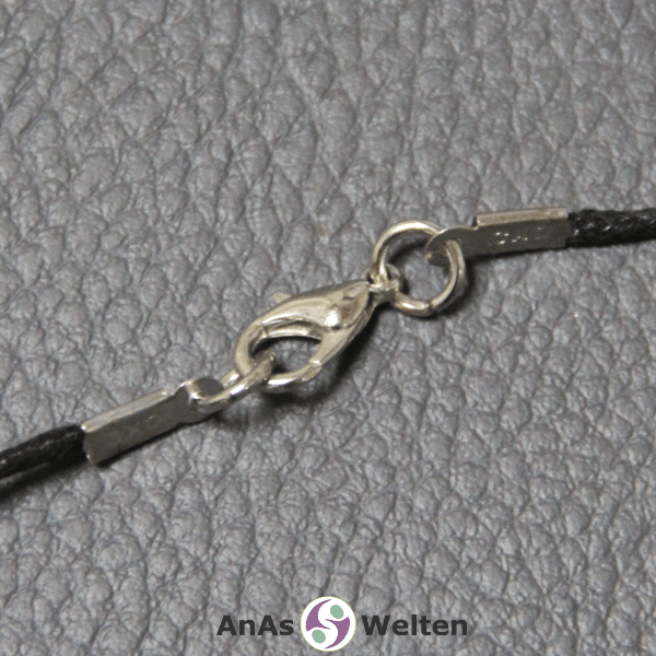 Der Karabinerverschluss der Stift Anhänger klein Kette.